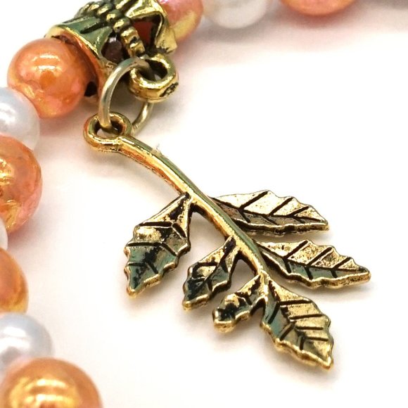Bracelet Pearls Orange Peach Beads Amber Tones Antiqued Gold Leaf Charm. OS. - Picture 2 of 2